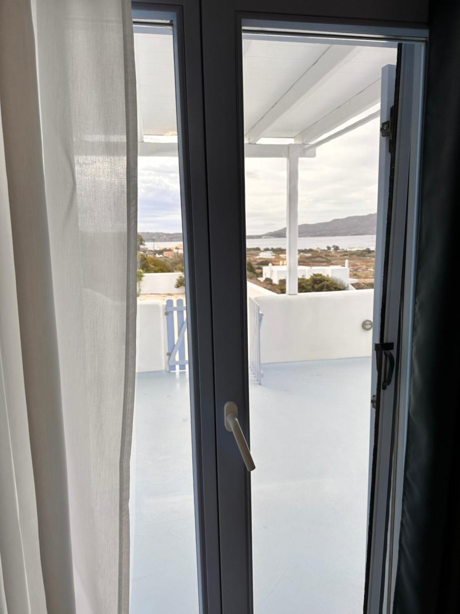 Blu Suites And Studios Adamantas Eksteriør billede